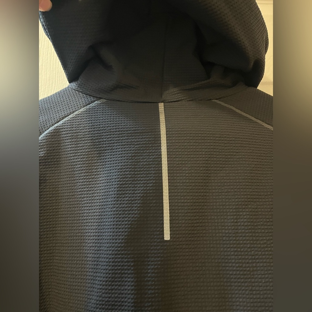 Lululemon Men’s Primaloft Jacket - Picture 5 of 8